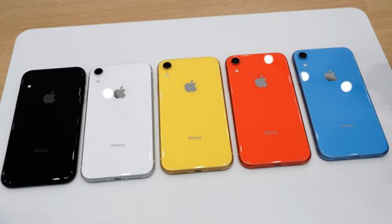 apple i phone starts sales