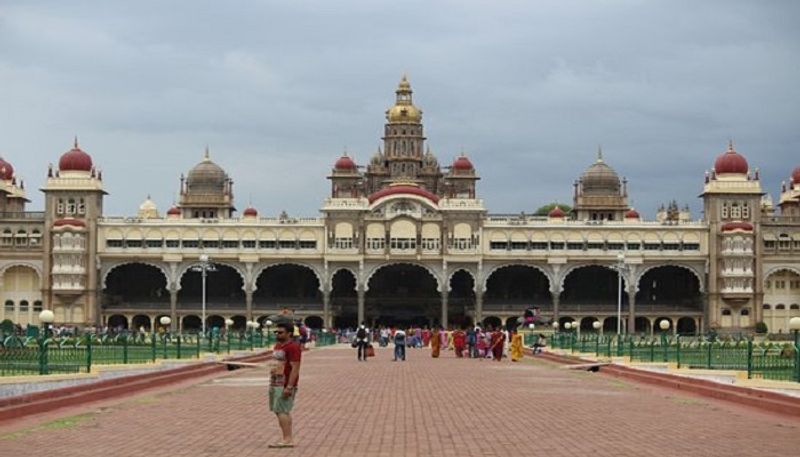 More than 200 people visits mysore palace on June 8th