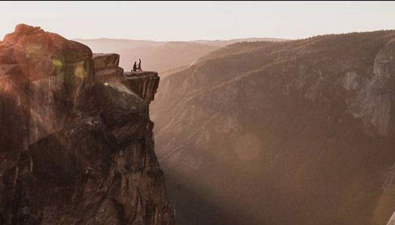 who snapped STUNNING engagement photo of two strangers on a peak in Yosemite National Park