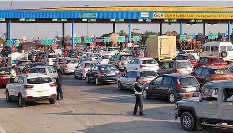 Sankranti :Huge traffic jam at Panthangi toll plaza