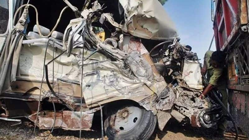 Pakistan bus collision...19 people killed