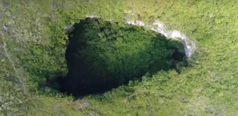 China sinkhole reveals huge cave