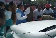 yogi adityanath convoy driver touches feet to cabinet minister satish mahana kanpur up