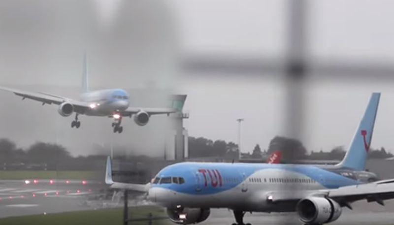 TUi Boeing 757  into Land at Bristol Airport During a storm