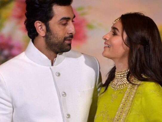 ranbir kapoor and alia bhatt got engaged this month