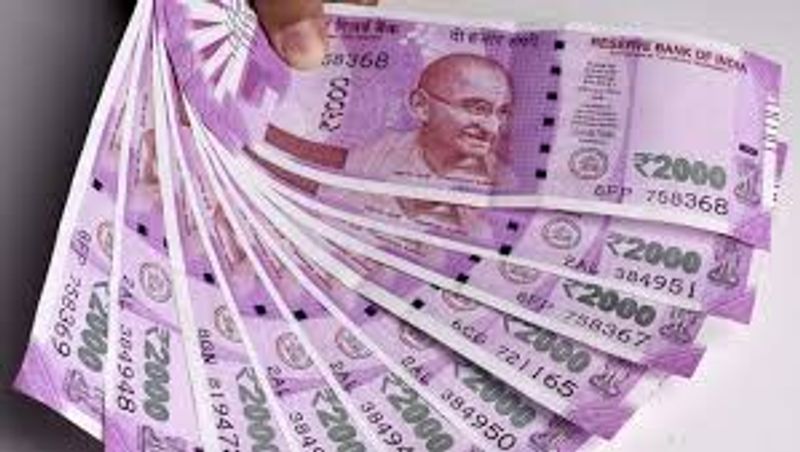 RBI Stops printing circulating RS 2000 currency notes