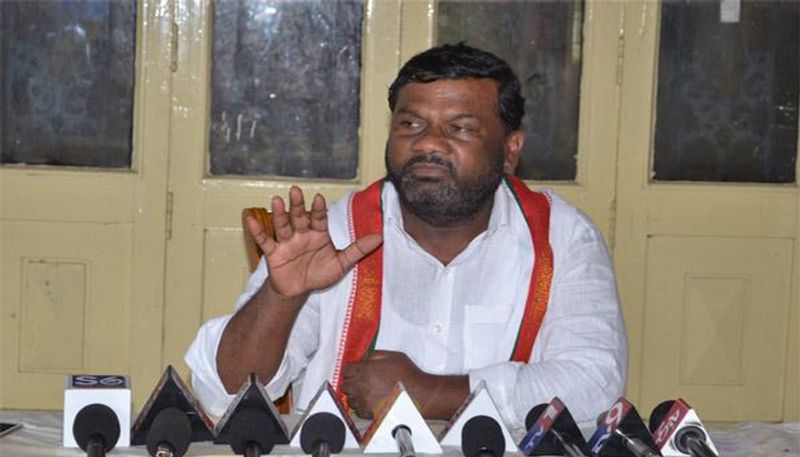 ''కేసీఆర్తో కాంగ్రెస్ సీనియర్లు కుమ్మక్కు...అందువల్లే డమ్మీలకు సీట్లు ...