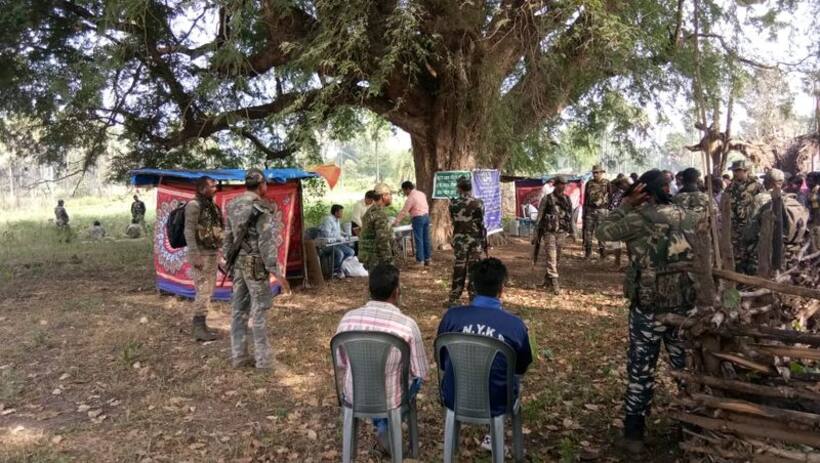 छत्तीसगढ़ में नक्सलियों के गढ़ में भारी मतदान