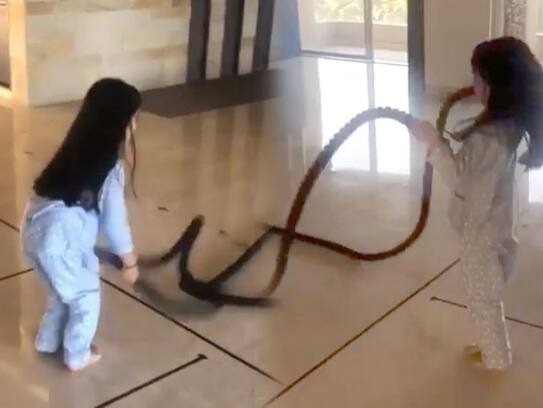 akshay kumar share his daughter's cute workout video