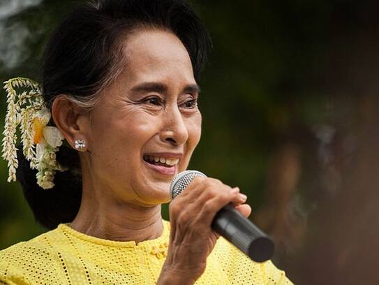Amnesty withdraws highest honor from Aung San Suu Kyi