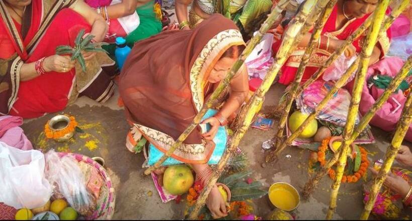 आस्था का महापर्व छठ पूजा, आज दिया जा रहा है अस्तगामी सूर्य को अर्घ्य