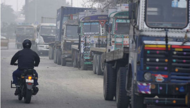 Truckers Demand Relief Package from Govt as Lockdown Leaves Them in Limbo