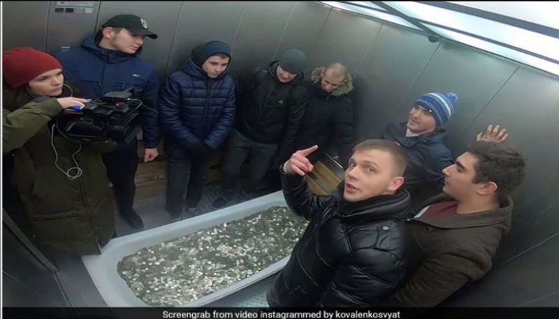 They Went To Buy An iPhone With Bathtub Full Of Coins. Here's What Happened