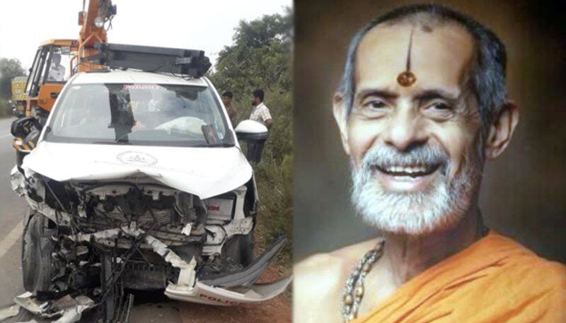 Pejawara seer accident elderly couple die escort vehicle Chikkaballapur