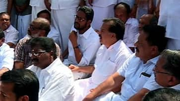 Kerala Police Pinarayi Vijayan allow Congress leaders to Sannidhanam