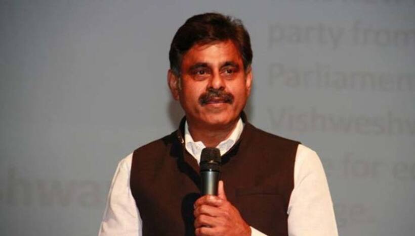 నా చేతులూ కాళ్లూ కట్టేశారు: కేసీఆర్, కేటీఆర్ లపై కొండా ఫైర్