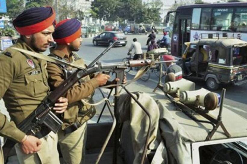 पठानकोट में सेना की वर्दी में छह संदिग्ध दिखने के बाद पंजाब में हाई अलर्ट