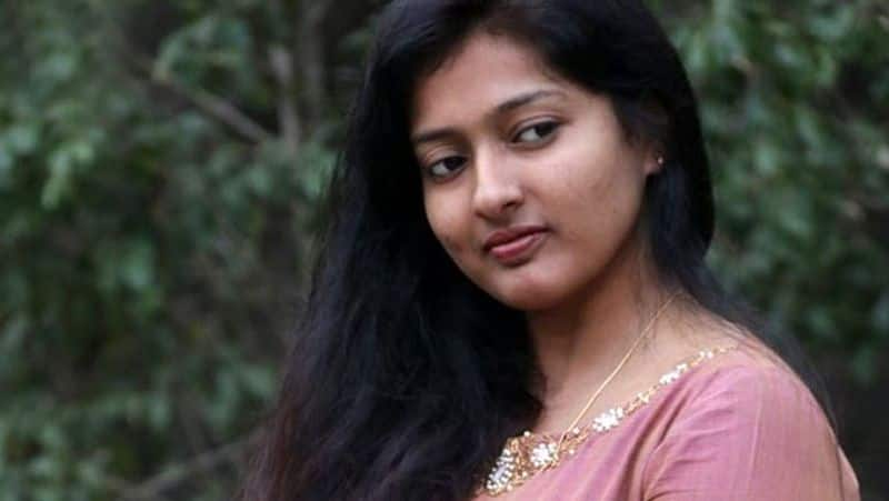 dance master gayathri raguram caught drunk and drive