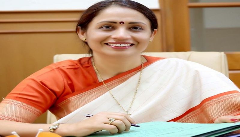 CS Shalini Rajneesh upset over Suburban Railway Delay gvd