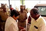 Lt Governor Kiran Bedi remove 'welcome banner' put up for her