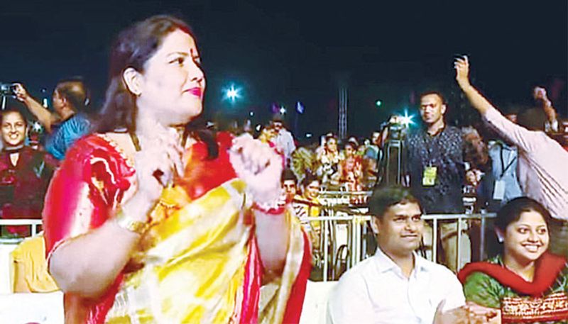 BJP MLA Rupali Naik Dance In Karavali Utsav