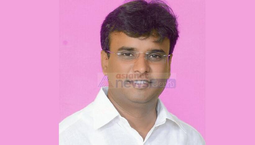 తెలంగాణ అసెంబ్లీ ఎన్నికలు : లైవ్ డిబేట్‌.. బీజేపీ అభ్యర్ధి గొంతు పట్టుకున్న బీఆర్ఎస్ ఎమ్మెల్యే వివేకా