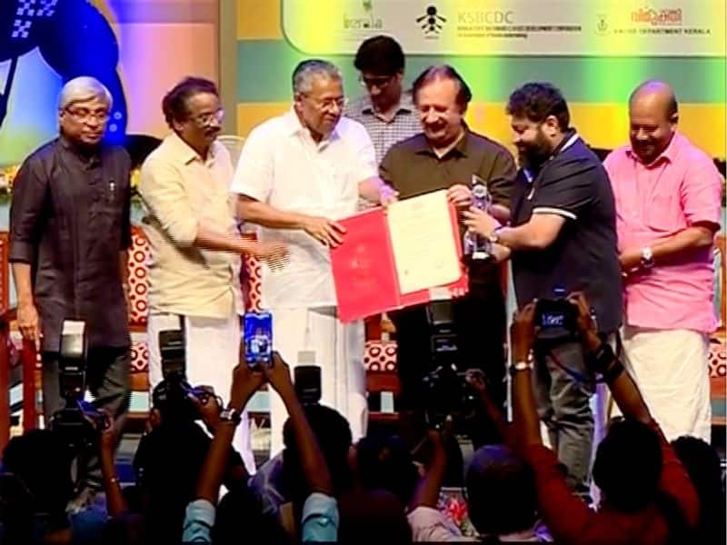 Iffk closing  ceremony award to lijo jose pallisseri