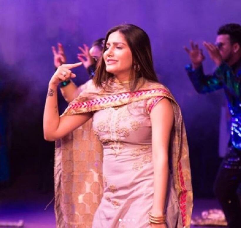 ‘कानपुर वाले खुरानाज’ फैमिली से मिलने पहुंची सपना चौधरी, सुनिल ग्रोवर के साथ किया जमकर डांस, देखें वीडियो