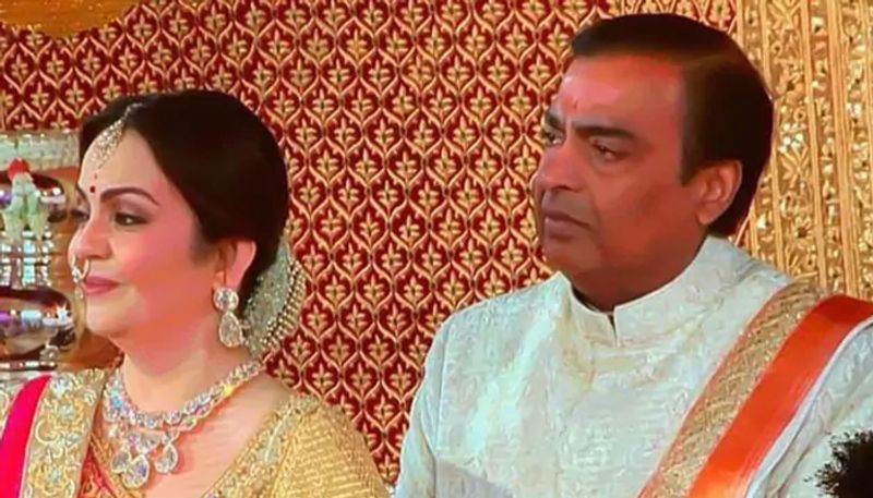 isha ambani wedding mukesh ambani looks emotional during varmala in mumbai