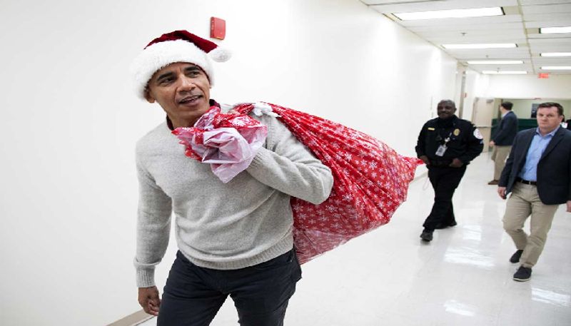 Barack Obama Delights Children As Santa Visit To Hospital