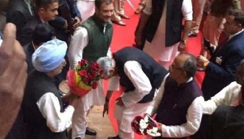 Did senior Congress leader touch Rahul Gandhis feet