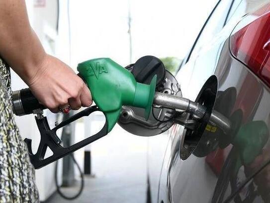 Petrol price last one-year lower level, why price going down