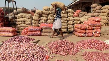 As onions become Re 1/kg in Nashik, customers rejoice while farmers cry