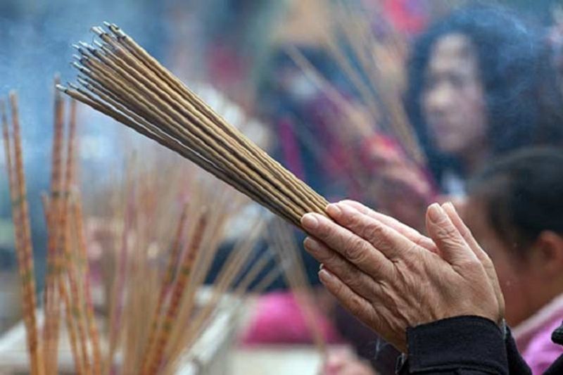 How Many Incense Sticks Use While Worshiping God roo