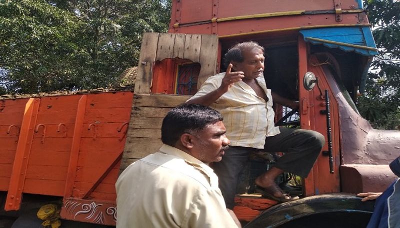 Lorry and Bus Driver Together Saved Passengers Life