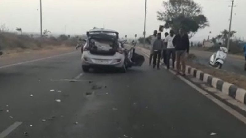 Congress MLC SL Ghotnekar Car Over turned at Haliyal Uttara Kannada