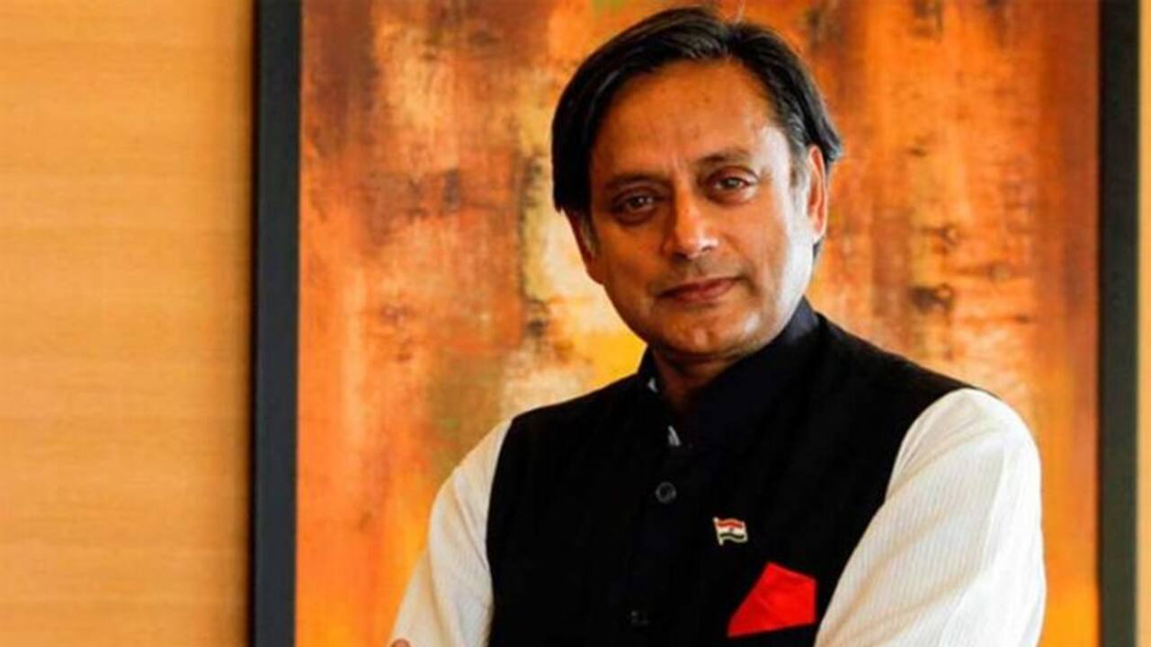 लोकसभा चुनाव को 'खाकी चुनाव' में बदलने की कोशिश कर रही भाजपा: थरूर