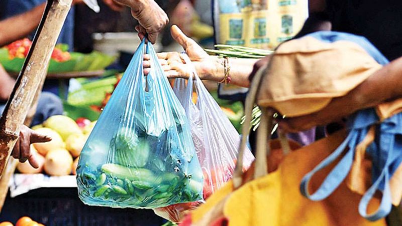 Town Municipality Officer raids shops seize 1 quintal Plastic