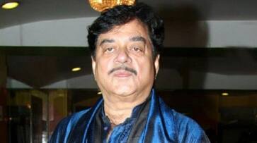 Shatrughn sinha is not VIP now at Patna airport