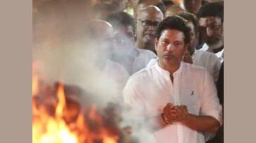 Sachin Tendulkar bids tearful adieu to coach Ramakant Achrekar