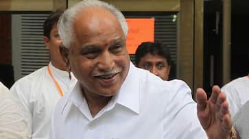 Karnataka BJP MLAs head home; Congress leaders not yet