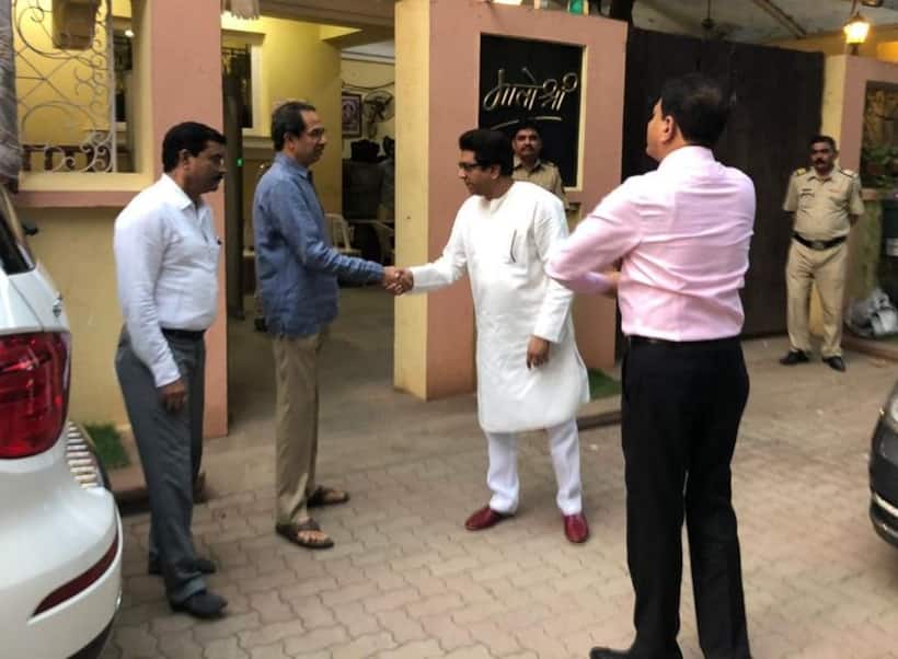 शिवसेना प्रमुख उद्धव से मिले राज ठाकरे, सियासी हलकों में खलबली