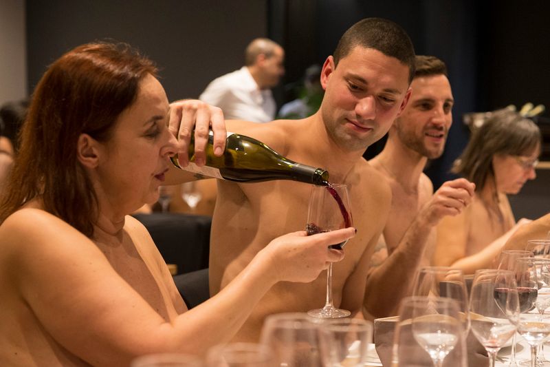 Paris first naked restaurant Onaturel cant get butts in seats