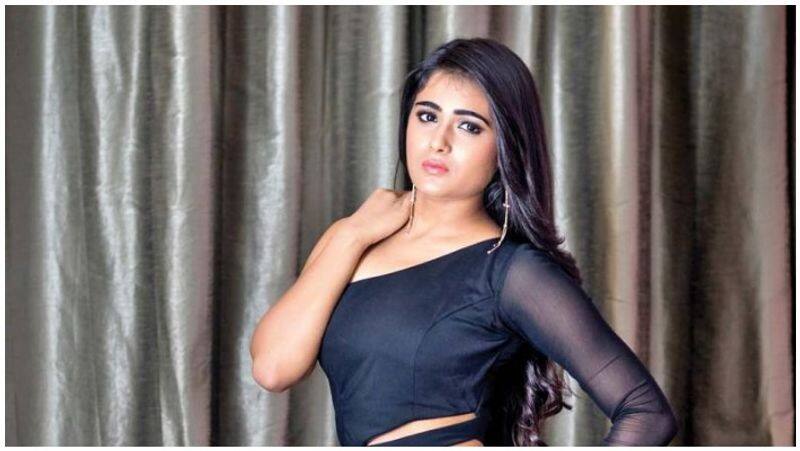 actress shalini pandey dance in instagram