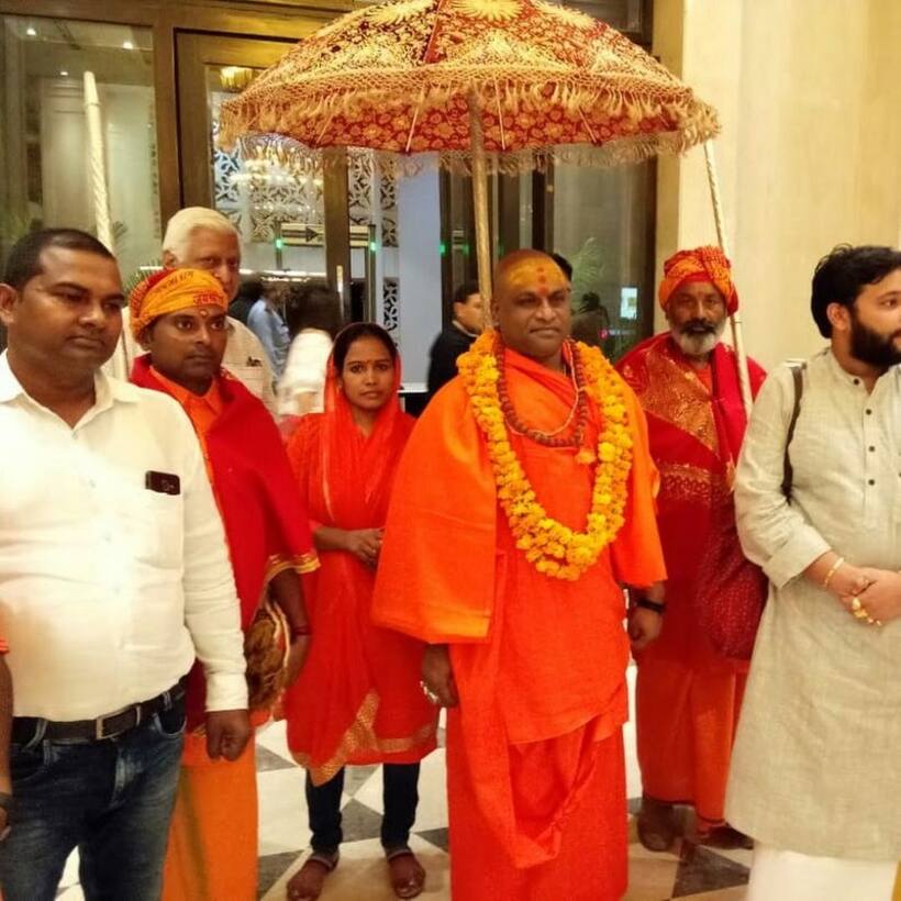 प्रयाग कुंभ में दलित संत बने महामंडलेश्वर, सनातन धर्म छोड़ने वालों से की घर वापसी की अपील