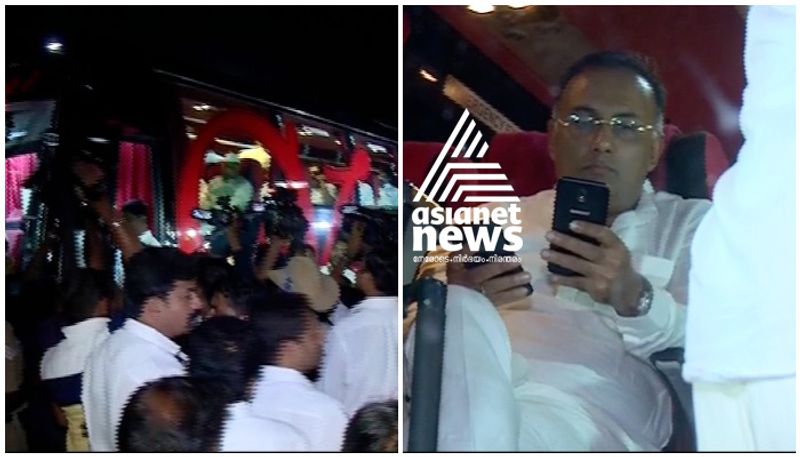 Post Congress legislature party meet leaders take off to resort on Bengaluru outskirts