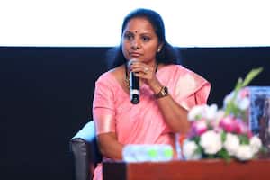 కాంగ్రెస్ గెలుపు సర్వేల నుండి బిజెపి బిసి సీఎం వరకు : నెటిజన్ల సూటి ప్రశ్నలు, కవిత సమాధానాలివే..