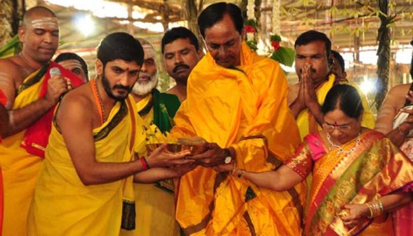 హ్యాట్రిక్ కోసం కేసీఆర్: ఫామ్‌హౌస్ లో రాజశ్యామల యాగం, సెంటిమెంట్ ఫలించేనా?