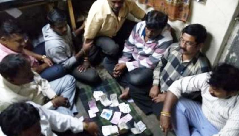 Eight arrested for gambling at Bengaluru outskirts, Rs 52,000 seized