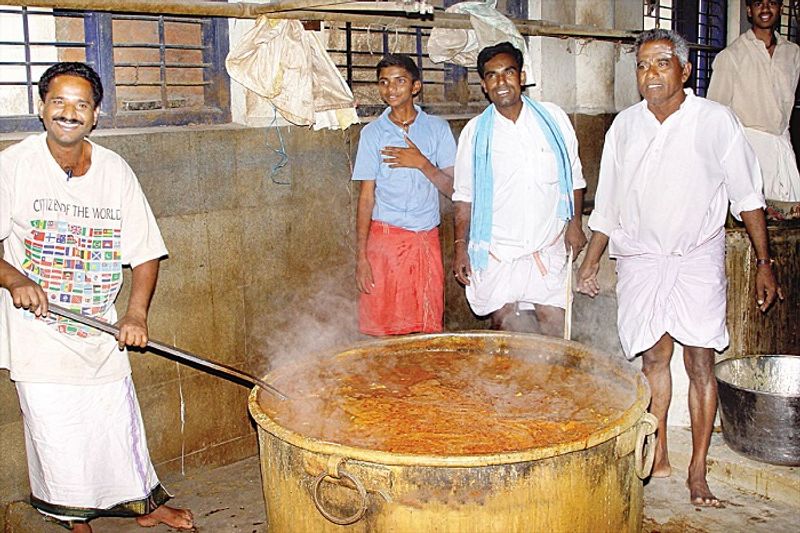 Siddaganga mutt serves food during drought